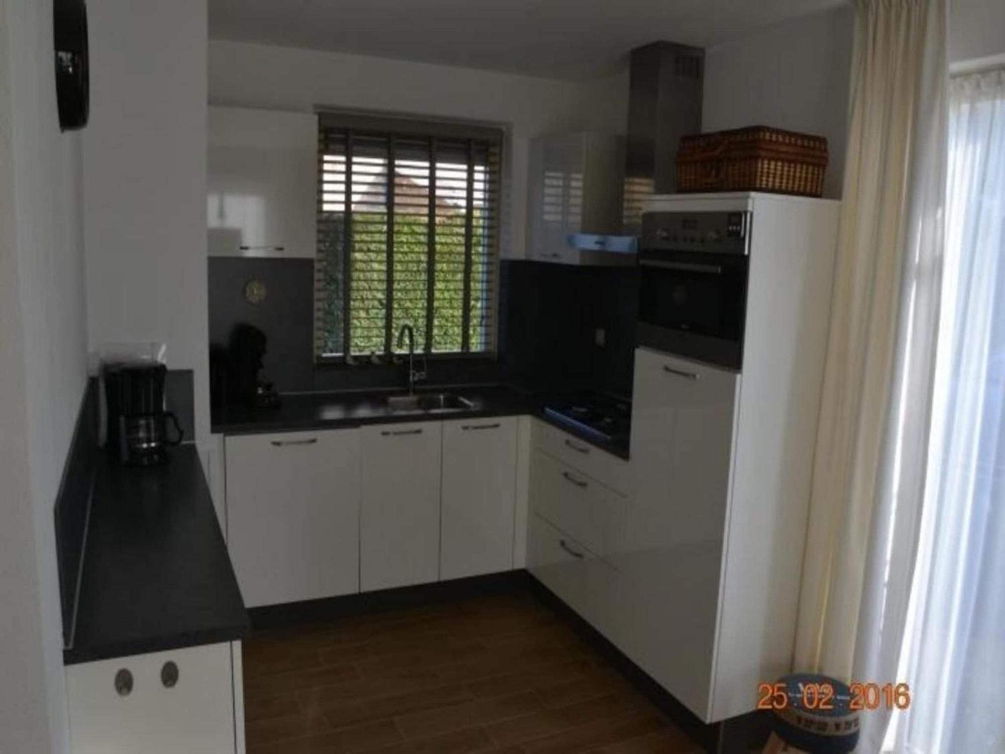 Vakantiehuis Inviting With Garden