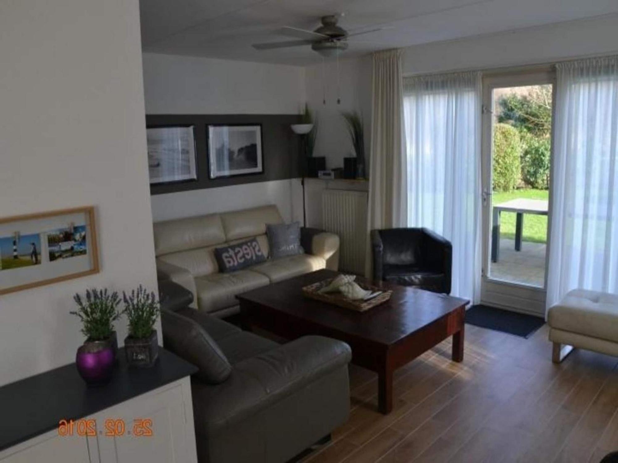 Vakantiehuis Inviting With Garden